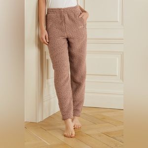 SKIMS Teddy Sherpa Joggers in color Tiger’s Eye size Small. New with tag